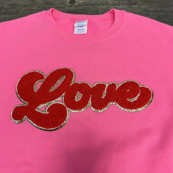 LOVE Chenille Patch Crewneck Sweatshirt Women‎ Size Medium Pink - Picture 3 of 8